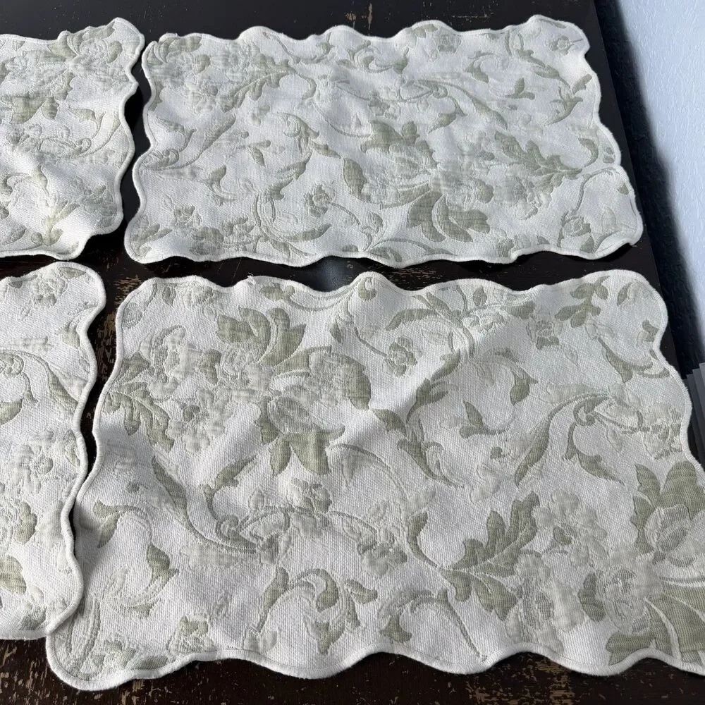 Colchas Domingos Placemats Set of 4 Sage Green White Matelasse Jacquard Scallop